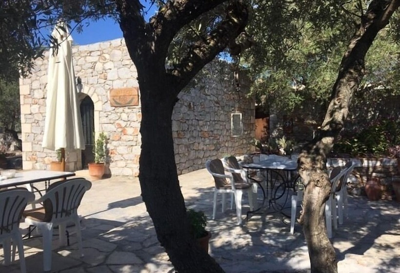 پانسیون Charouda Stone Tower