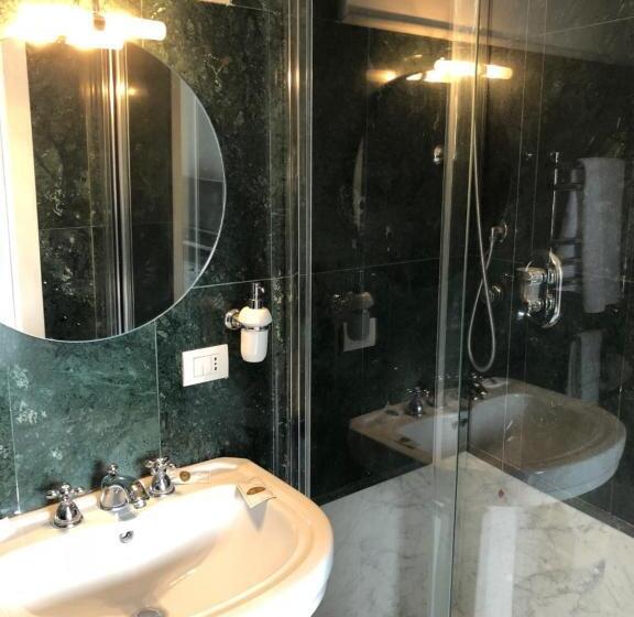 Pension (Hôtel basse catégorie) Compasso Suites