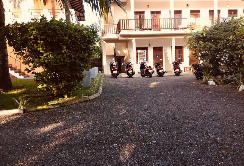 بنسيون Hot Tuna Surfers Rest Midigama