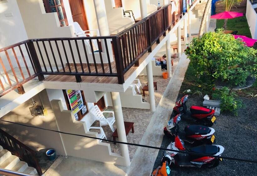 بنسيون Hot Tuna Surfers Rest Midigama