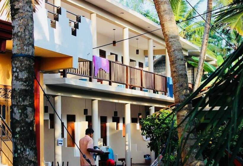 بنسيون Hot Tuna Surfers Rest Midigama