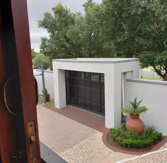 Majatalo Kuiersaam Gastehuis / Guesthouse