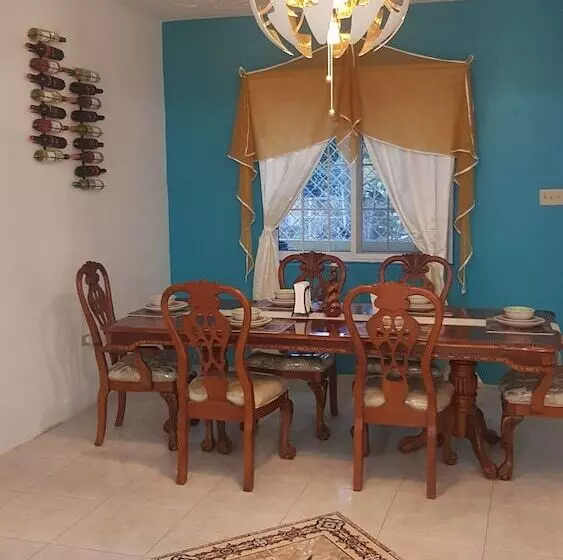 پانسیون Pat's Palace