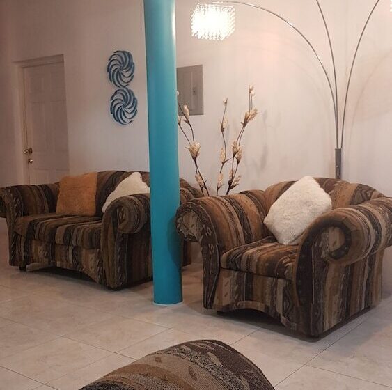 پانسیون Pat's Palace