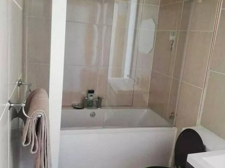 پانسیون The Advocate Suites