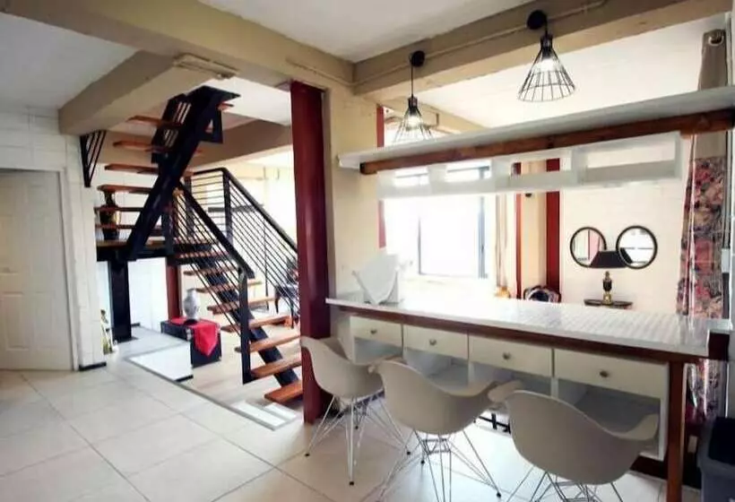 پانسیون The Advocate Suites