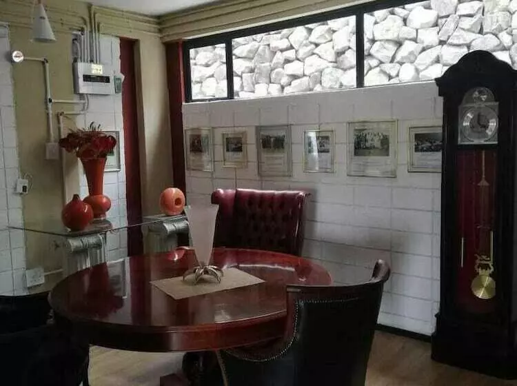 پانسیون The Advocate Suites