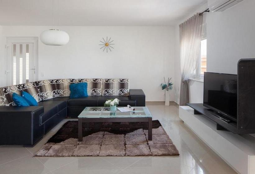 Apartments Malibu Two