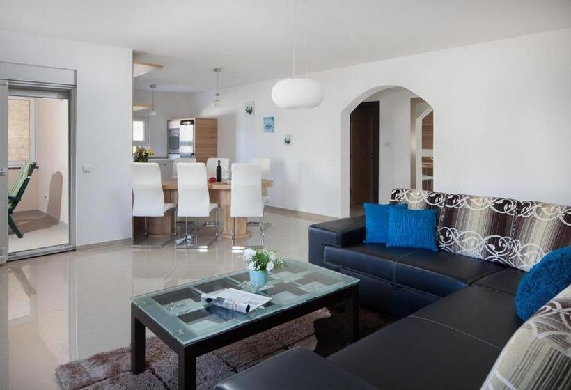 Apartments Malibu Two