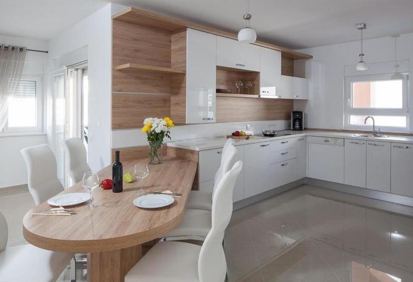 Apartments Malibu Two