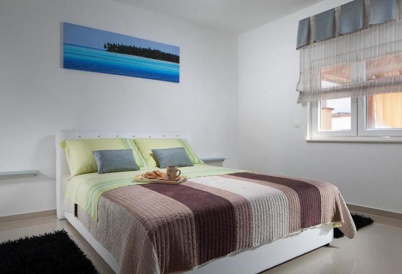 Apartments Malibu Two