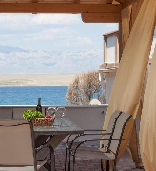 Apartments Malibu Two