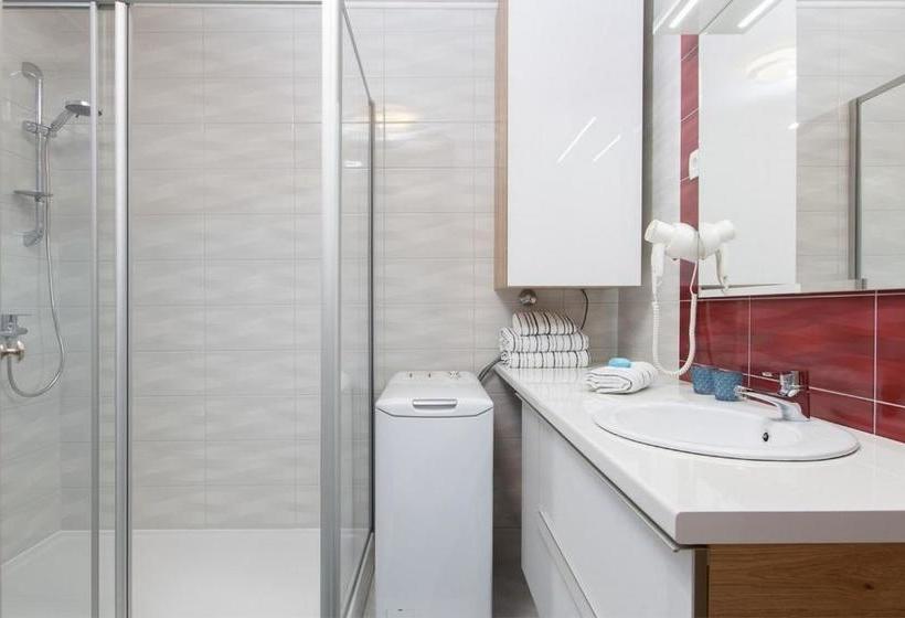 Apartments Malibu Two