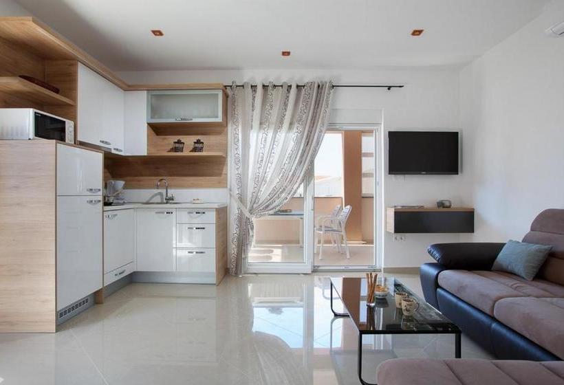 Apartments Malibu Two