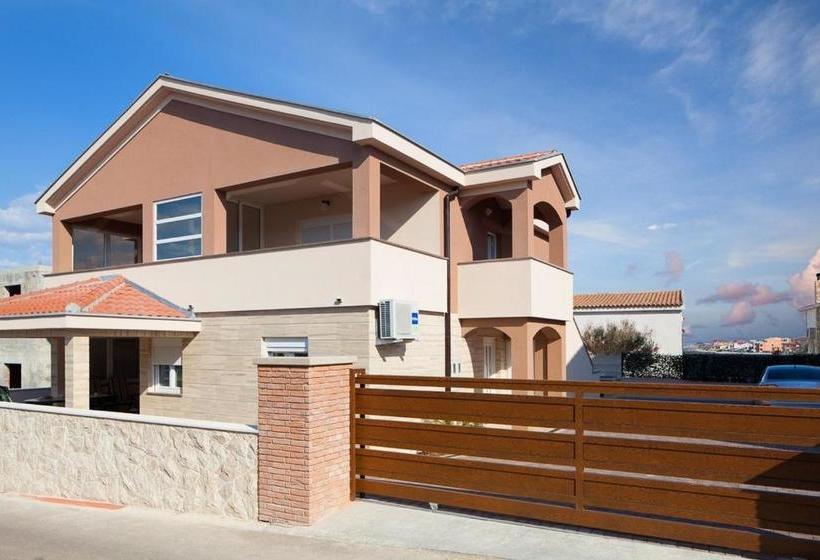 Apartments Malibu Two