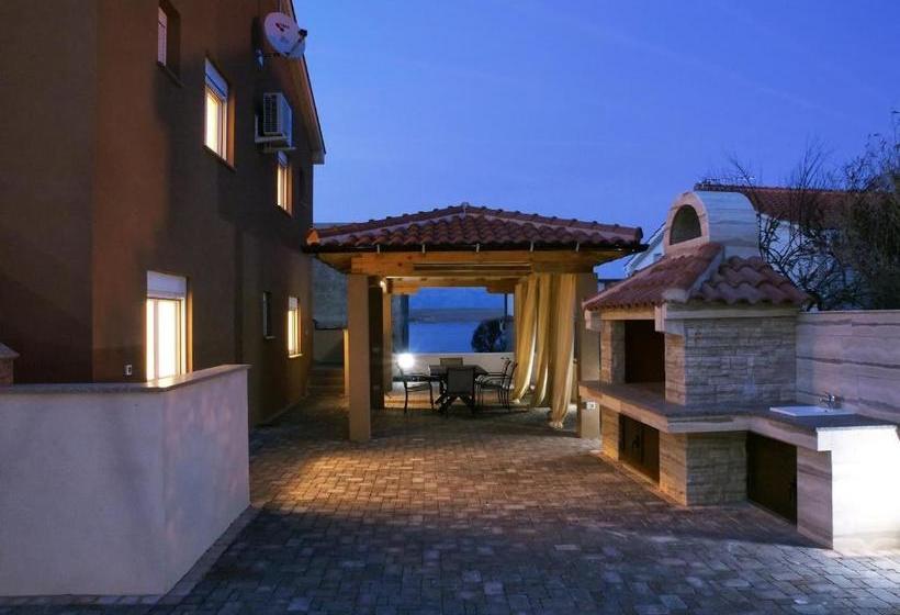 Apartments Malibu Two