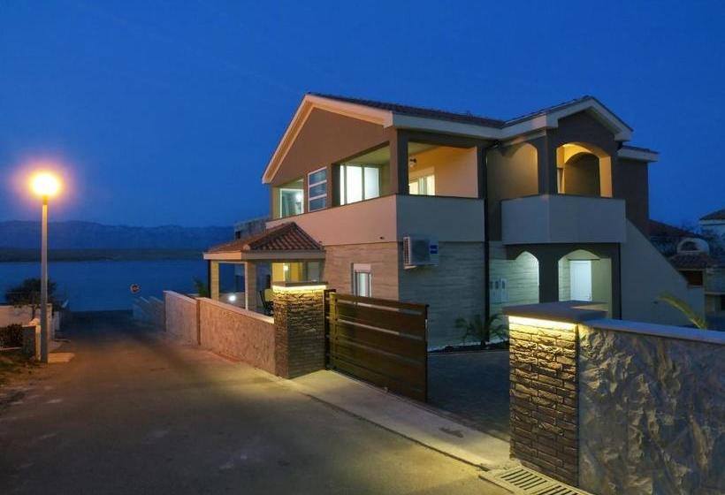 Apartments Malibu Two