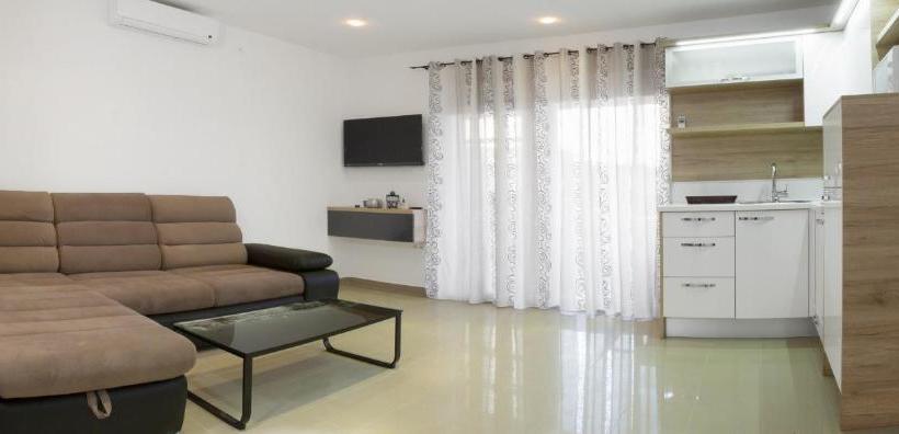 Apartments Malibu Two