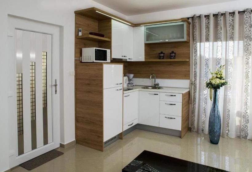 Apartments Malibu Two