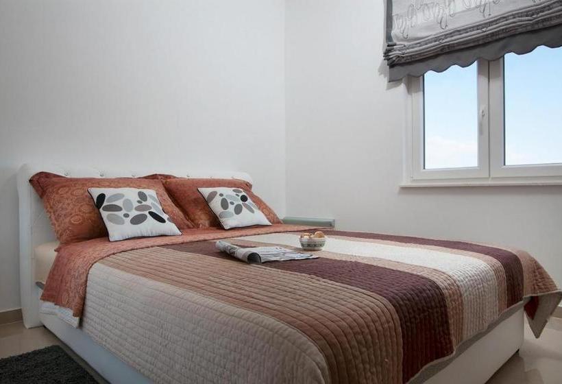 Apartments Malibu Two