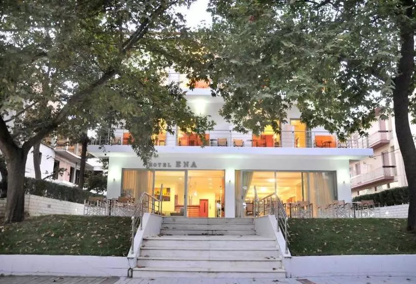 Hotelli Ena