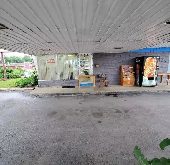 Gray Plaza Motel West Frankfort