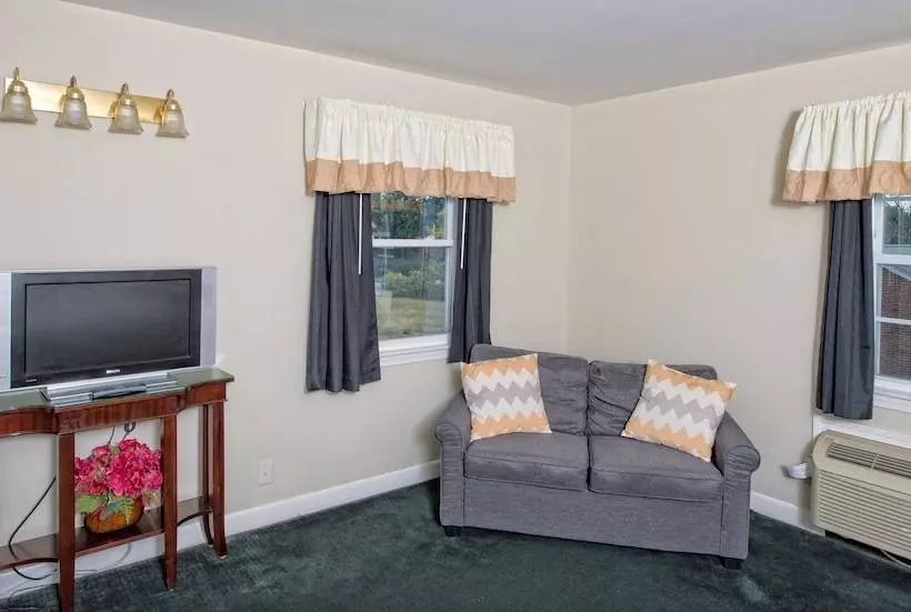 호텔 Colonial Inn Seekonk