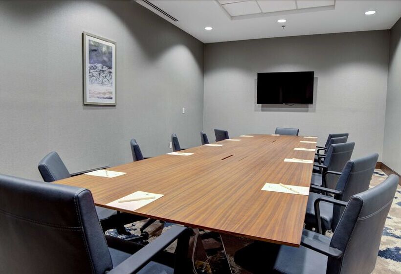 Отель Doubletree By Hilton Harrisonburg