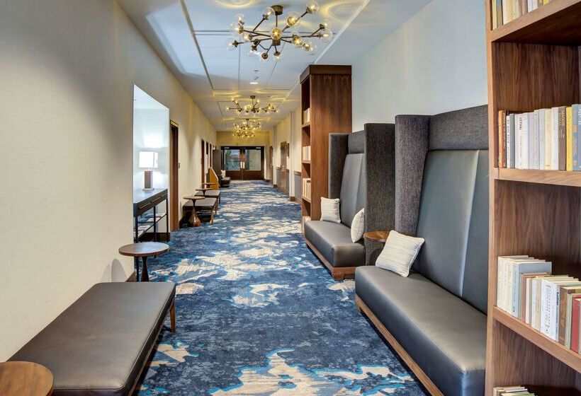 Отель Doubletree By Hilton Harrisonburg