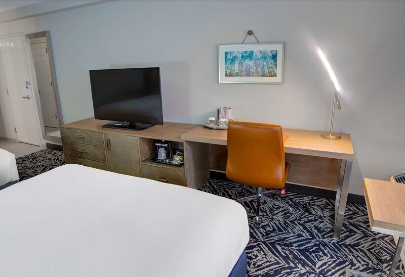 Отель Doubletree By Hilton Harrisonburg