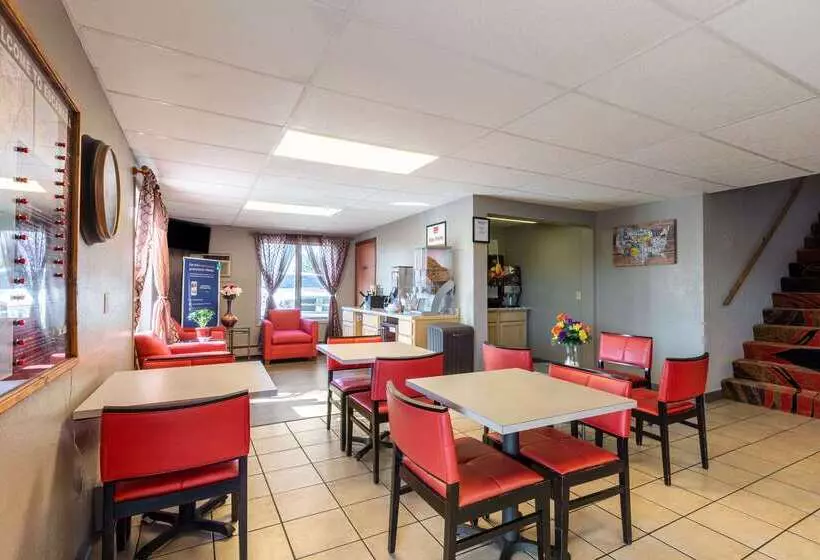Hotelli Econo Lodge Inn & Suites