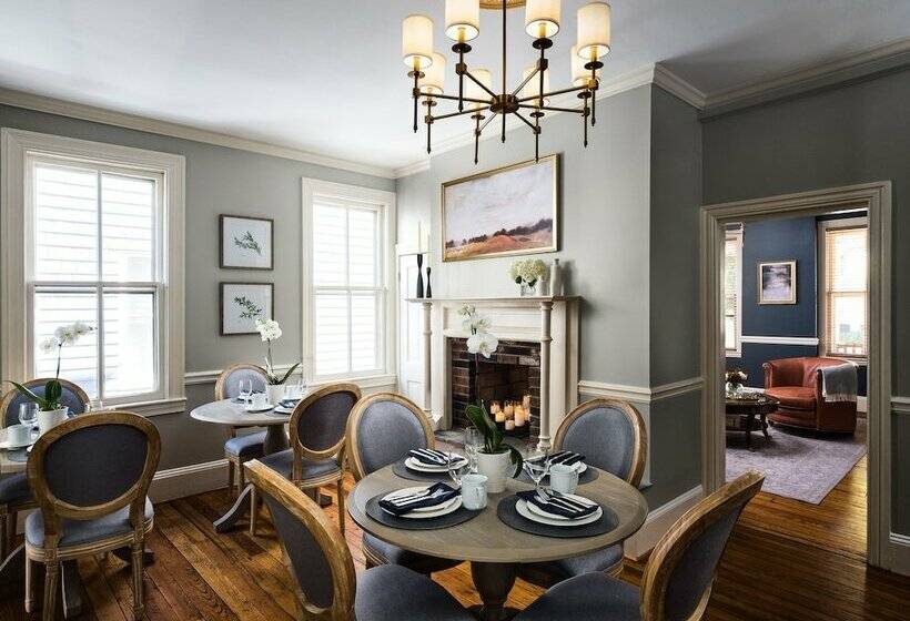 בית מלון כפרי Flag House Inn