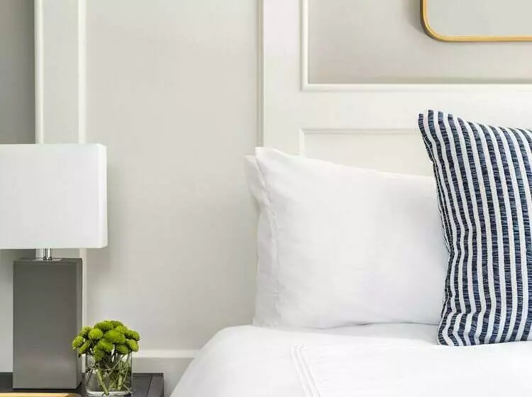 هتل Flag House Inn