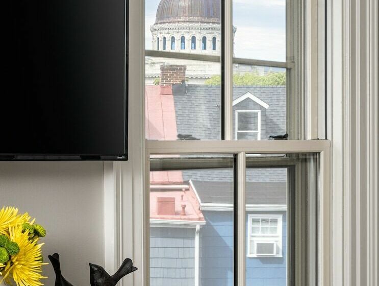 בית מלון כפרי Flag House Inn