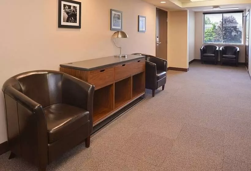 Radisson Hotel Detroit Metro Airport