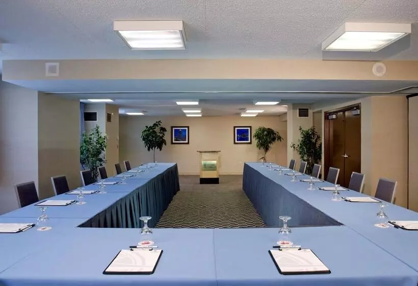 Radisson Hotel Detroit Metro Airport