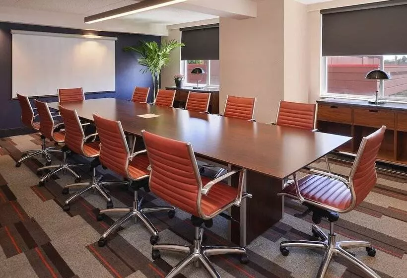 Radisson Hotel Detroit Metro Airport