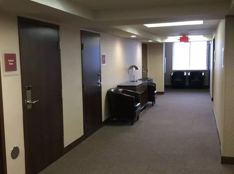 Radisson Hotel Detroit Metro Airport