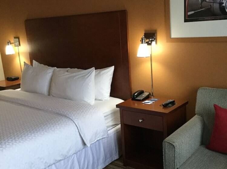 Radisson Hotel Detroit Metro Airport