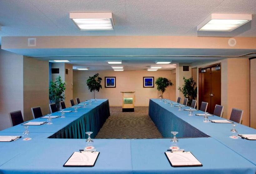 Radisson Hotel Detroit Metro Airport