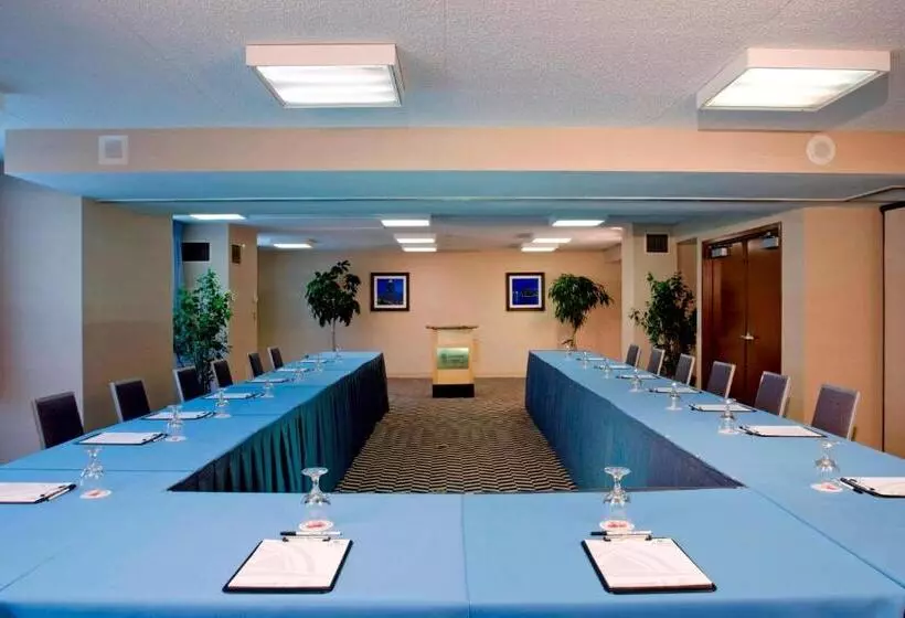 Radisson Hotel Detroit Metro Airport