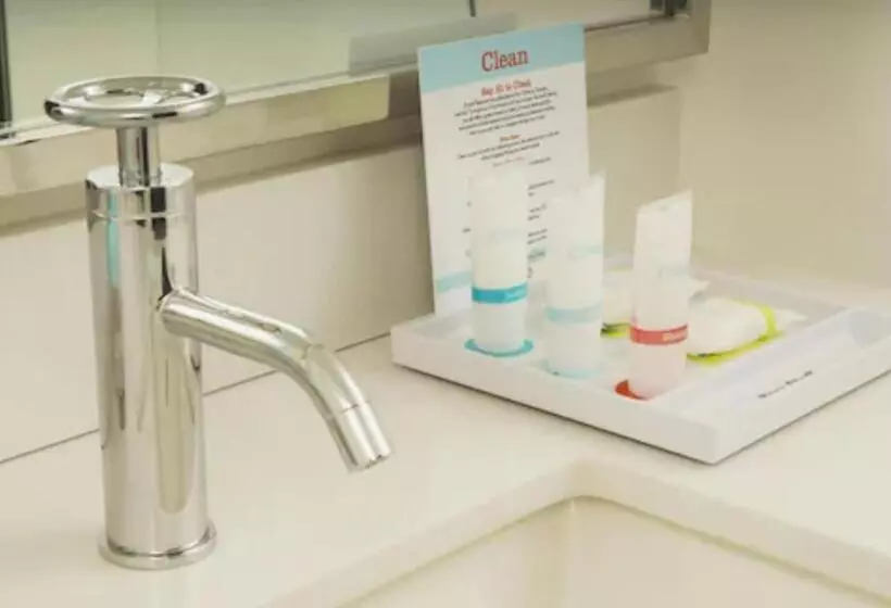 Radisson Hotel Detroit Metro Airport