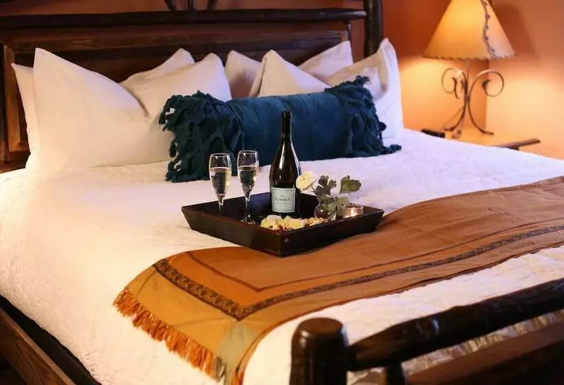 Отель Good Medicine Lodge