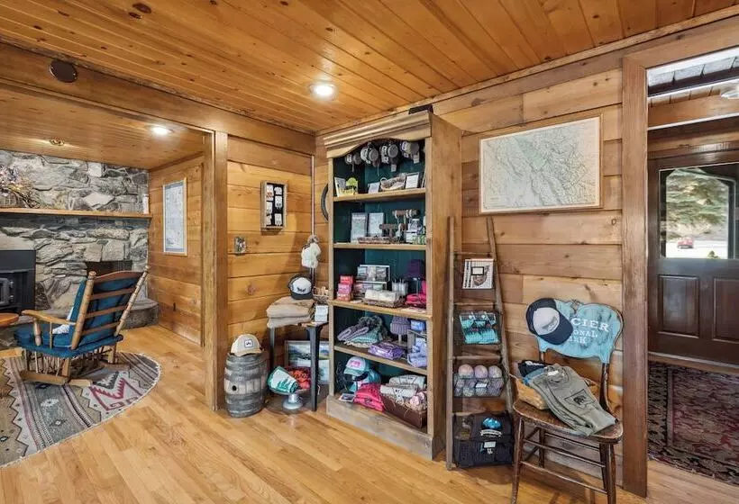 Отель Good Medicine Lodge