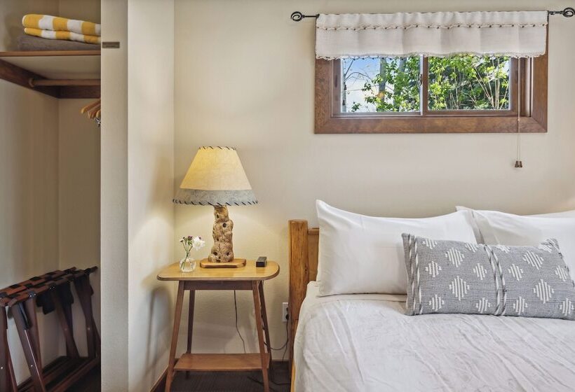 فندق Good Medicine Lodge