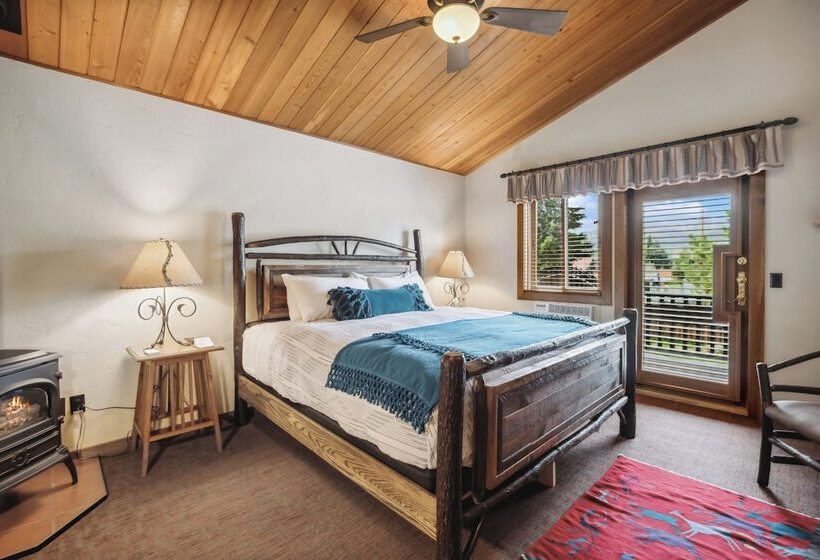 فندق Good Medicine Lodge