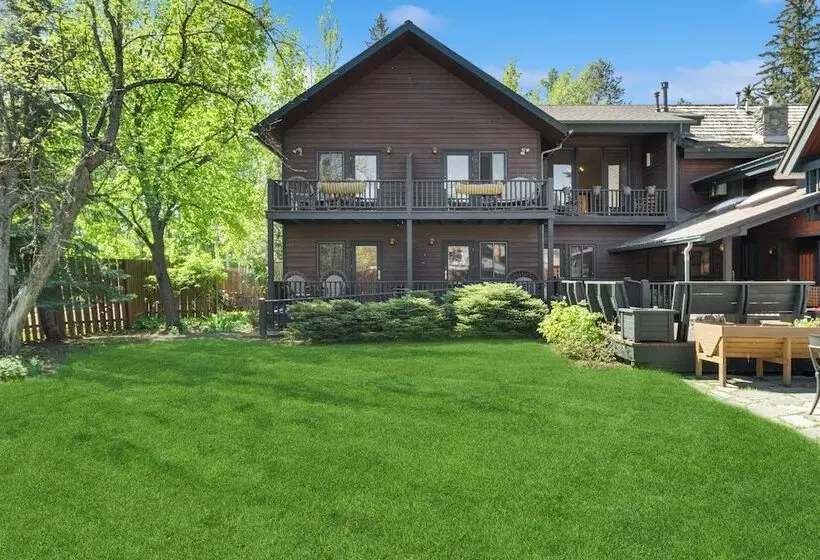 Отель Good Medicine Lodge