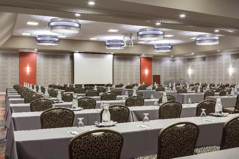 ホテル Holiday Inn Wichita East I 35, An Ihg