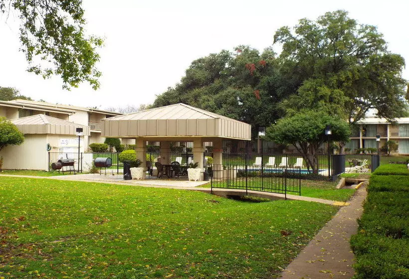 בית מלון כפרי University Inn Austin North