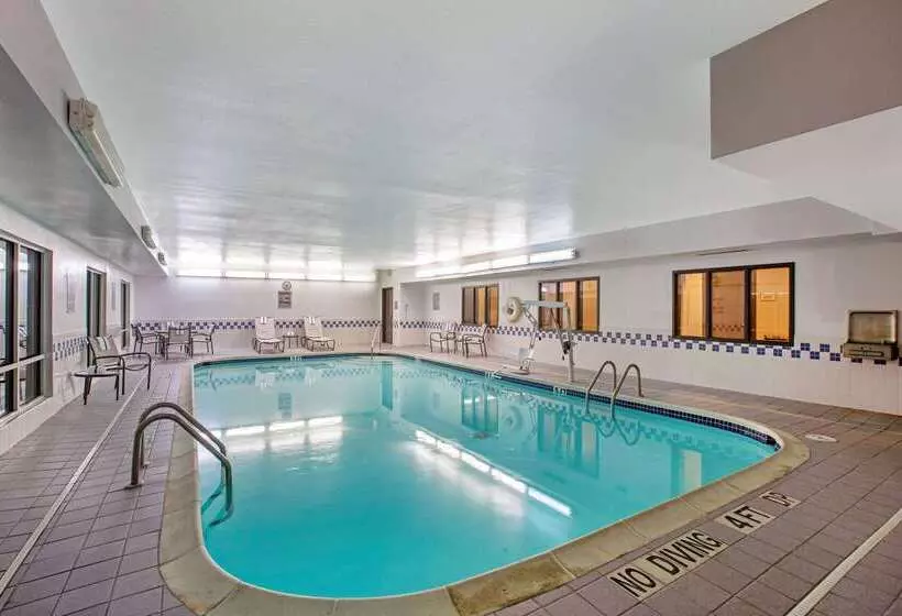 هتل La Quinta By Wyndham Fayetteville